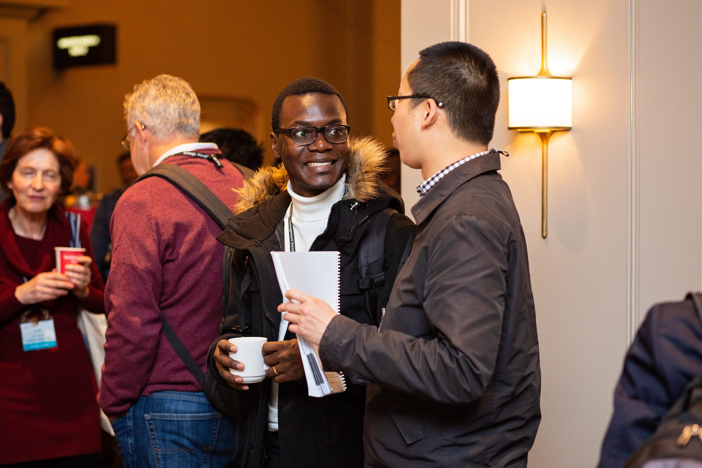 SMS2019_027 SMS members having a conversation